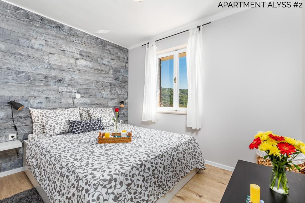 Apartments Alyss Lovran Eksteriør billede